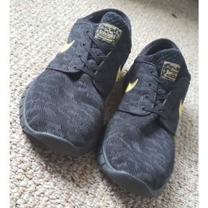 Nike SB Janoski Black-on-black Shoes